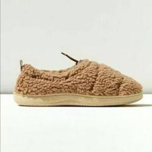 URBAN OUTFITTERS Men's Slippers Size Medium 10/11
